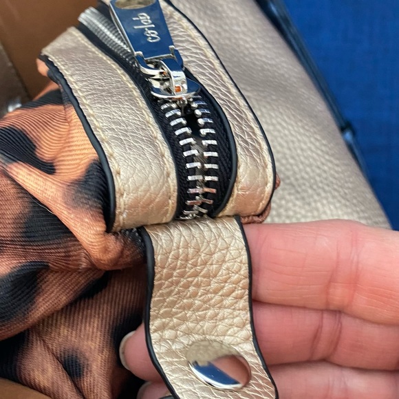 CO LAB Golden purse with inside leopard zip and snap closure. - Picture 14 of 16